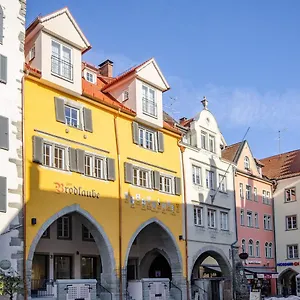 Maximilian Apartment